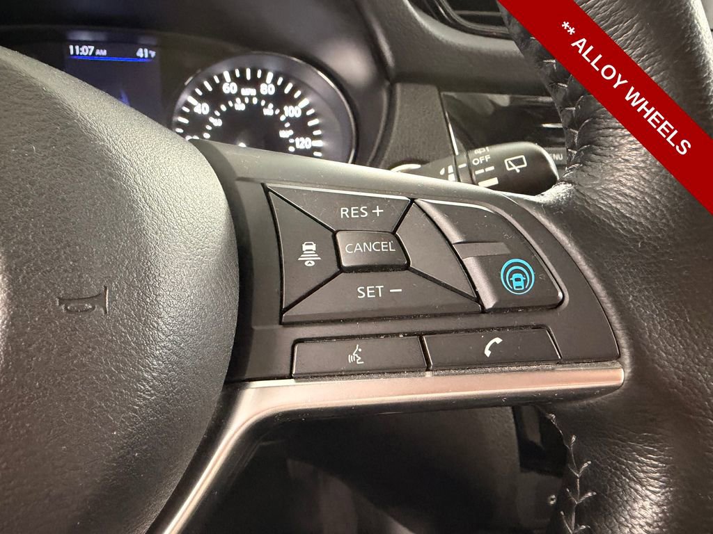 Used 2020 Nissan Rogue SV w/ Premium Package image 18