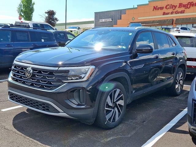 Used 2024 Volkswagen Atlas Cross Sport SE w/ Panoramic Sunroof Package FWD image 3