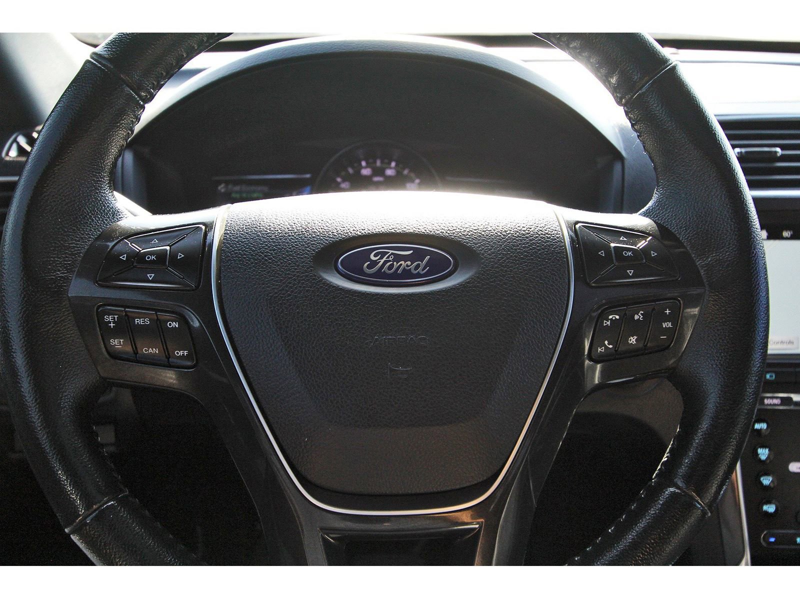 Used 2018 Ford Explorer Limited image 17