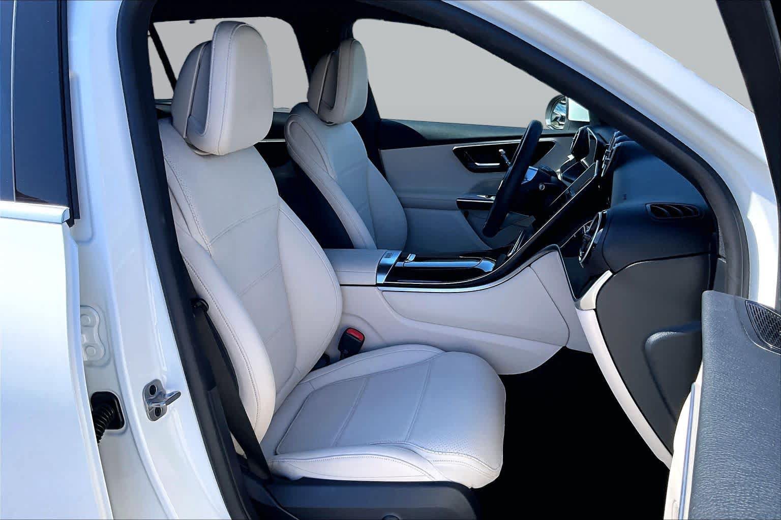 Used 2025 Mercedes-Benz GLC 350e 4MATIC image 8