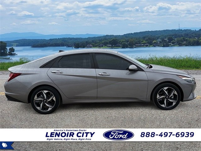 Used 2023 Hyundai Elantra SEL w/ Convenience Package image 8