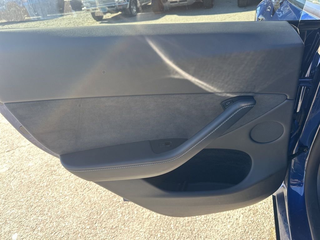 Used 2024 Tesla Model Y Long Range image 28