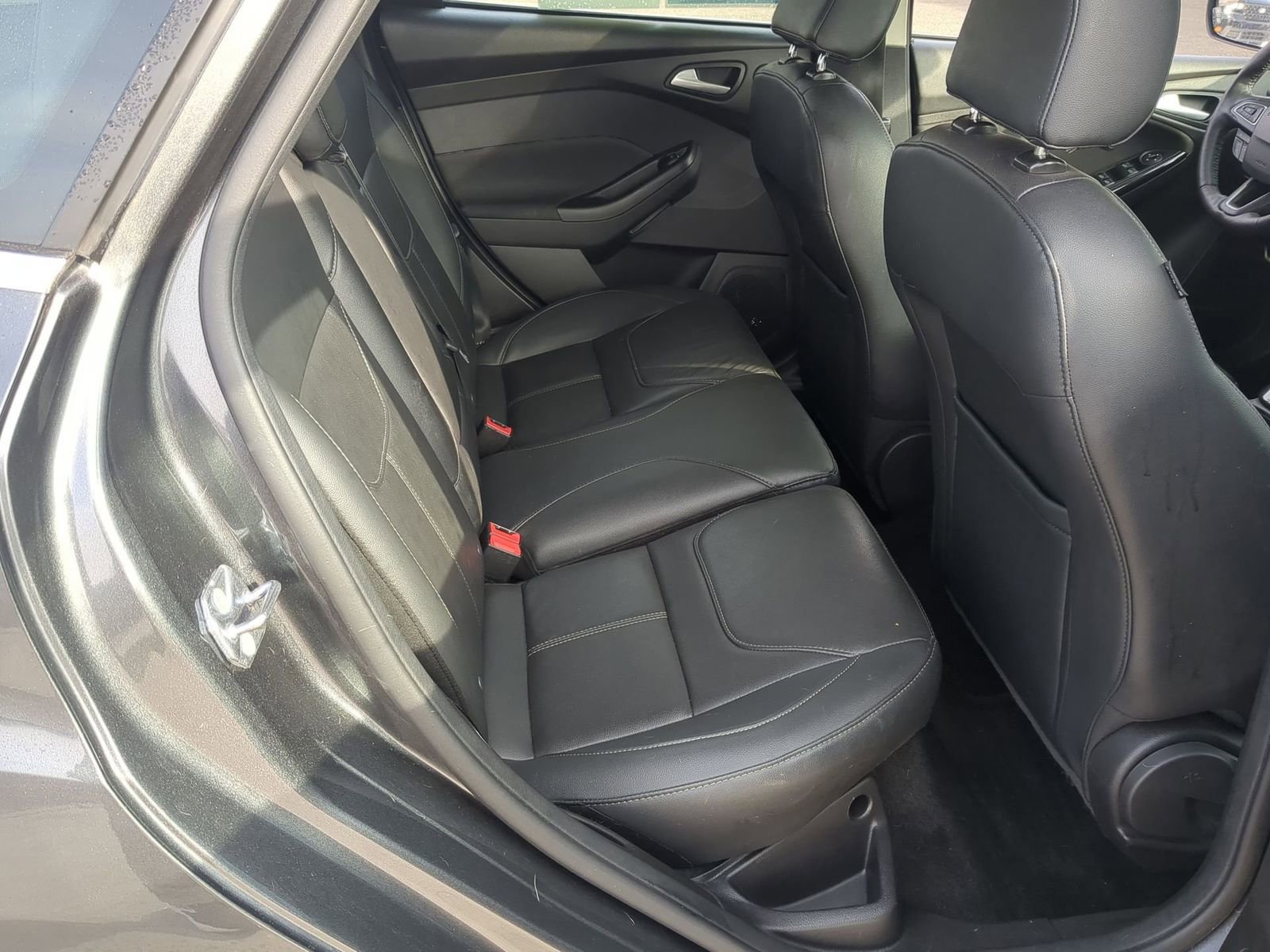 Used 2017 Ford Focus Titanium image 24