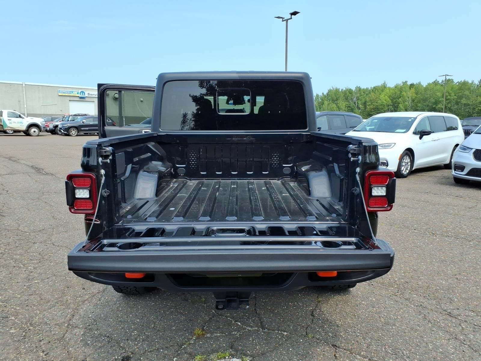 Used 2026 Jeep Gladiator Mojave AWD/4WD image 20