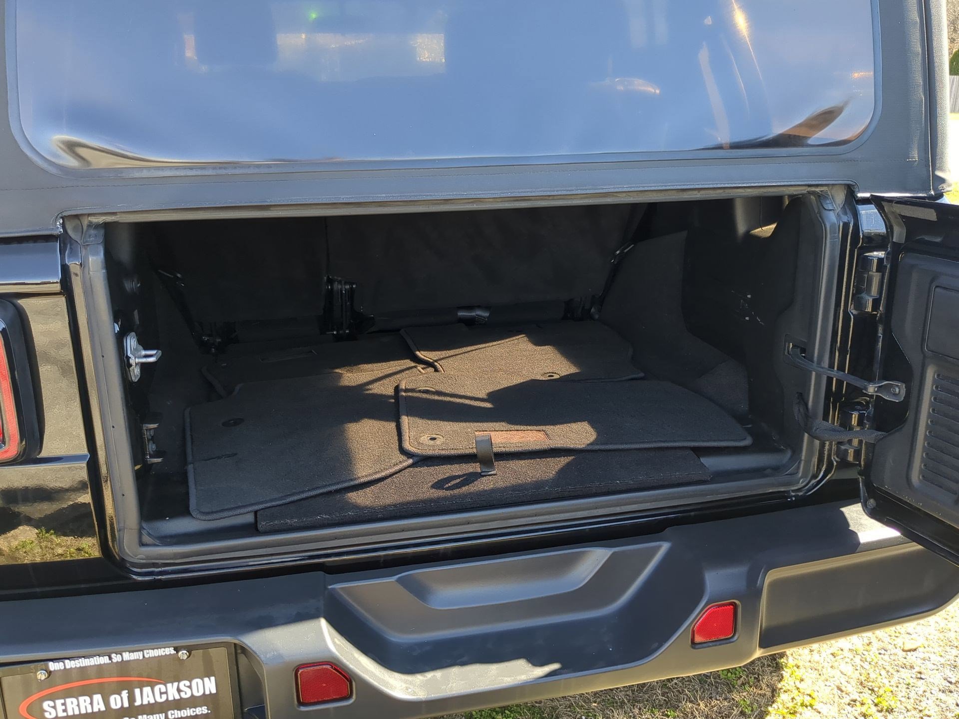 Used 2018 Jeep Wrangler Unlimited Sahara image 22