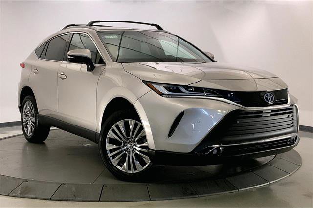 Used 2024 Toyota Venza XLE image 32