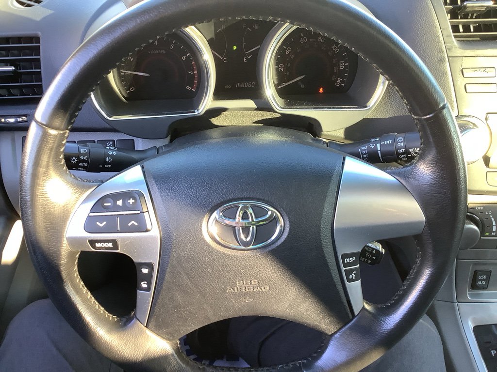 Used 2012 Toyota Highlander SE image 16