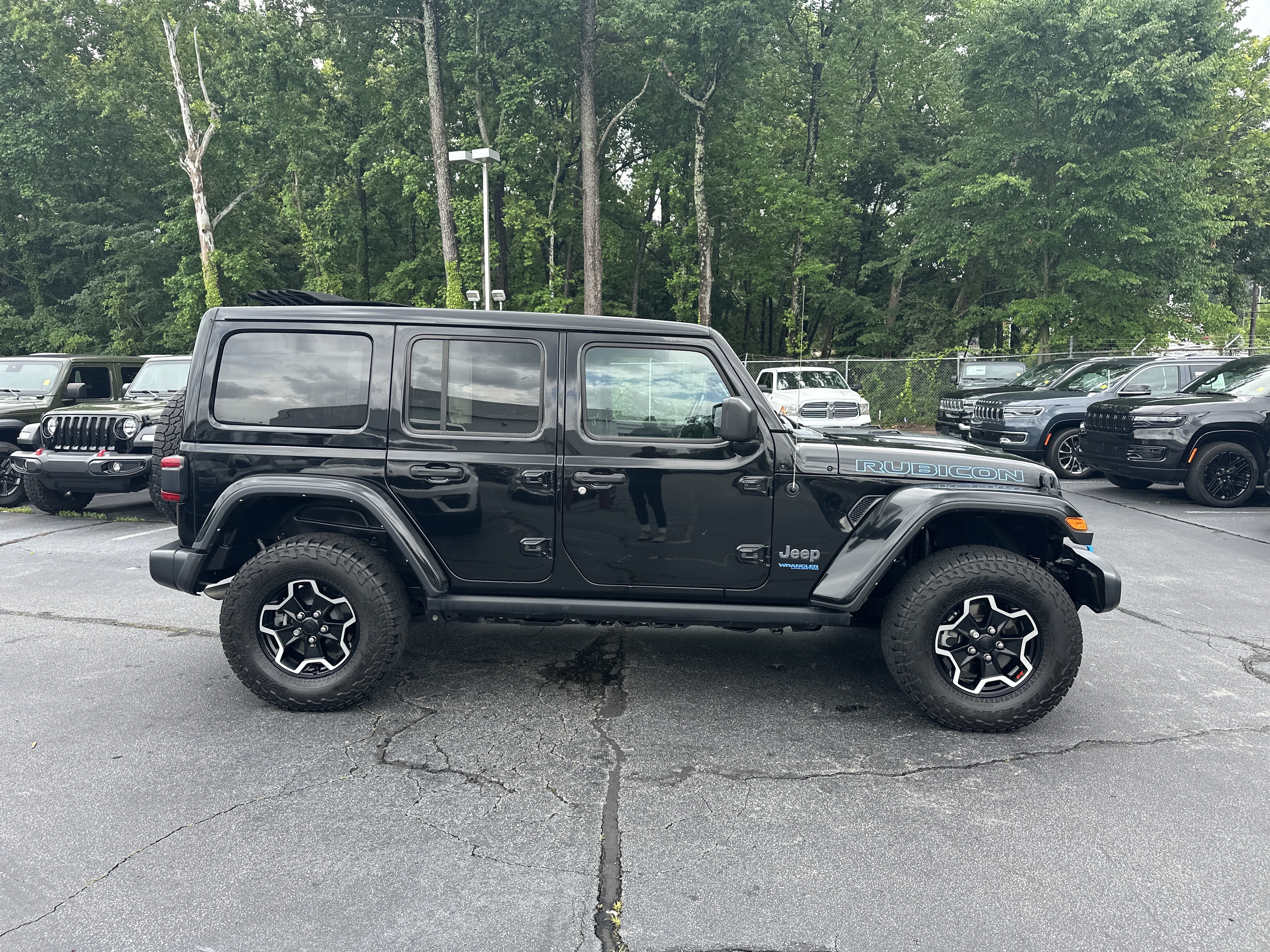 Used 2022 Jeep Wrangler Unlimited Rubicon 4xe AWD/4WD image 10