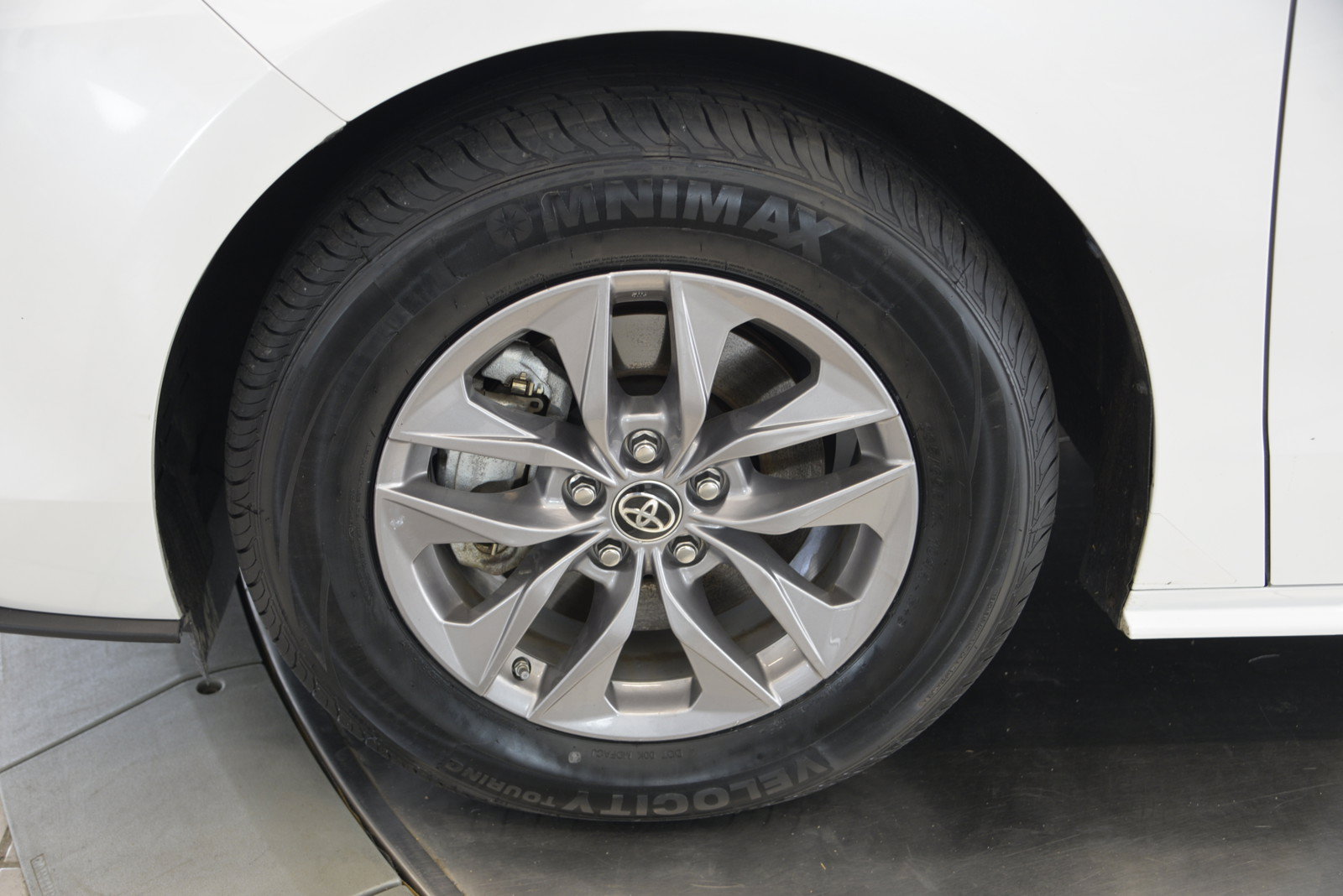Used 2024 Toyota Sienna XLE AWD/4WD image 38