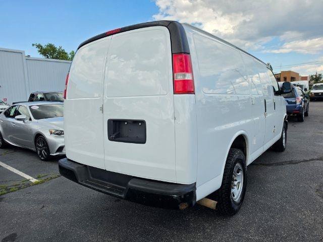 Used 2017 GMC Savana 2500 RWD image 5