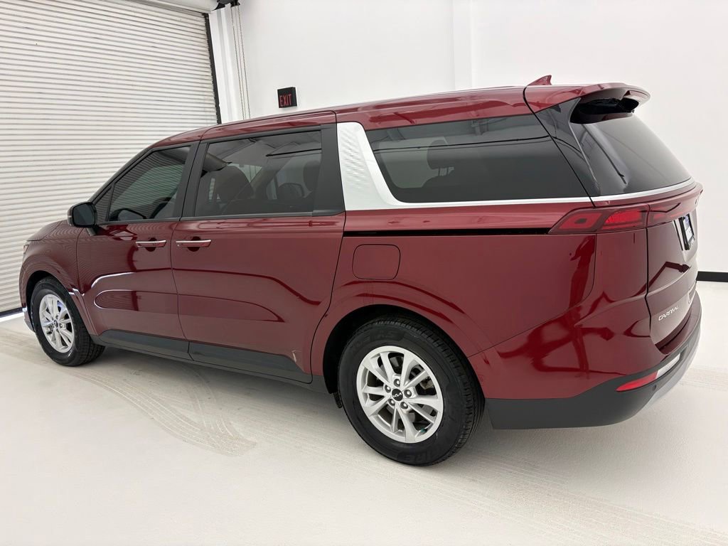 Used 2024 Kia Carnival LX FWD image 17