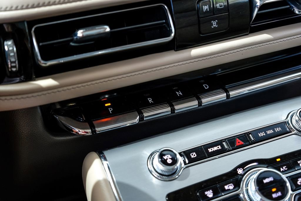 Used 2023 Lincoln Aviator AWD w/ Premium Package image 24