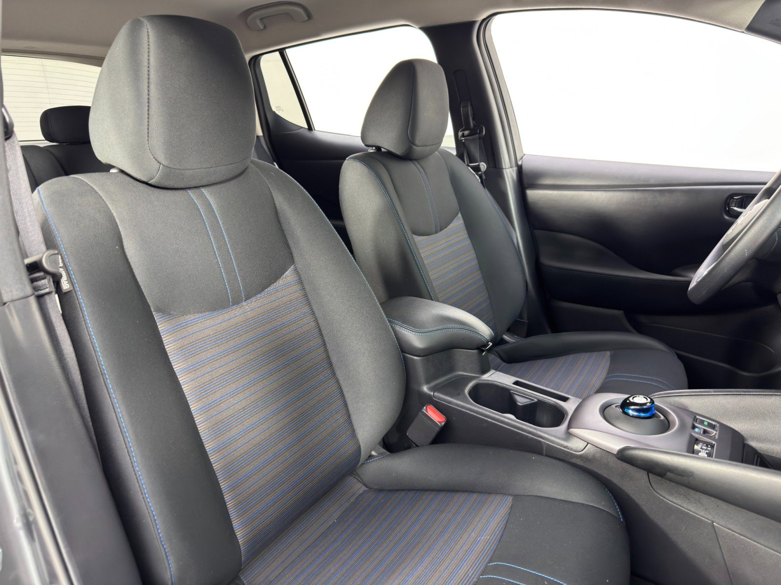 Used 2025 Nissan Leaf S image 30