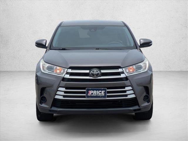 Used 2019 Toyota Highlander LE FWD image 2
