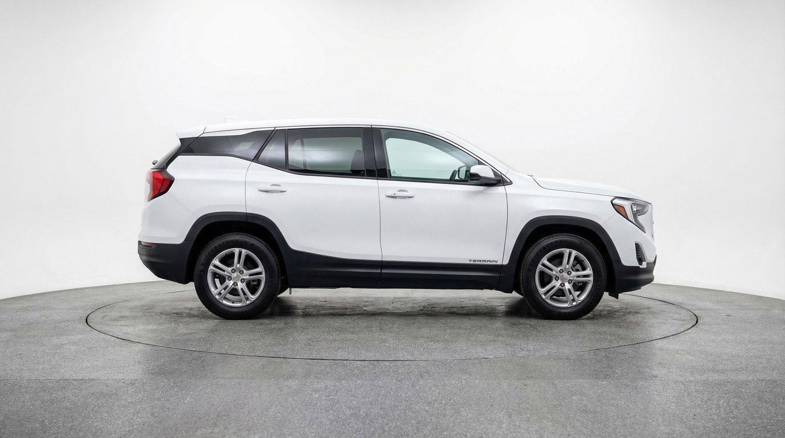 Used 2024 GMC Terrain SLE image 11