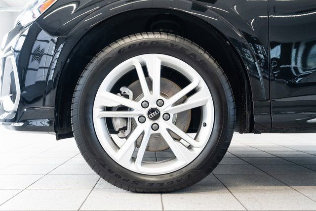 Used 2023 Audi Q3 2.0T Premium Plus w/ Premium Plus Package AWD/4WD image 7
