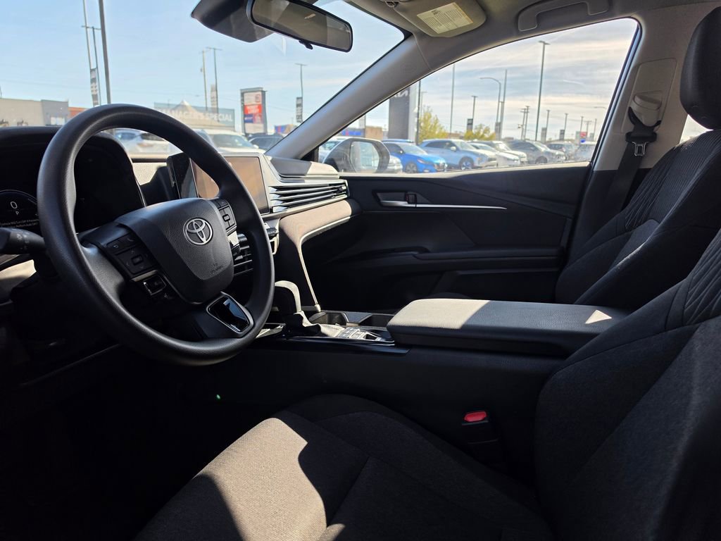 Used 2025 Toyota Camry LE FWD image 9