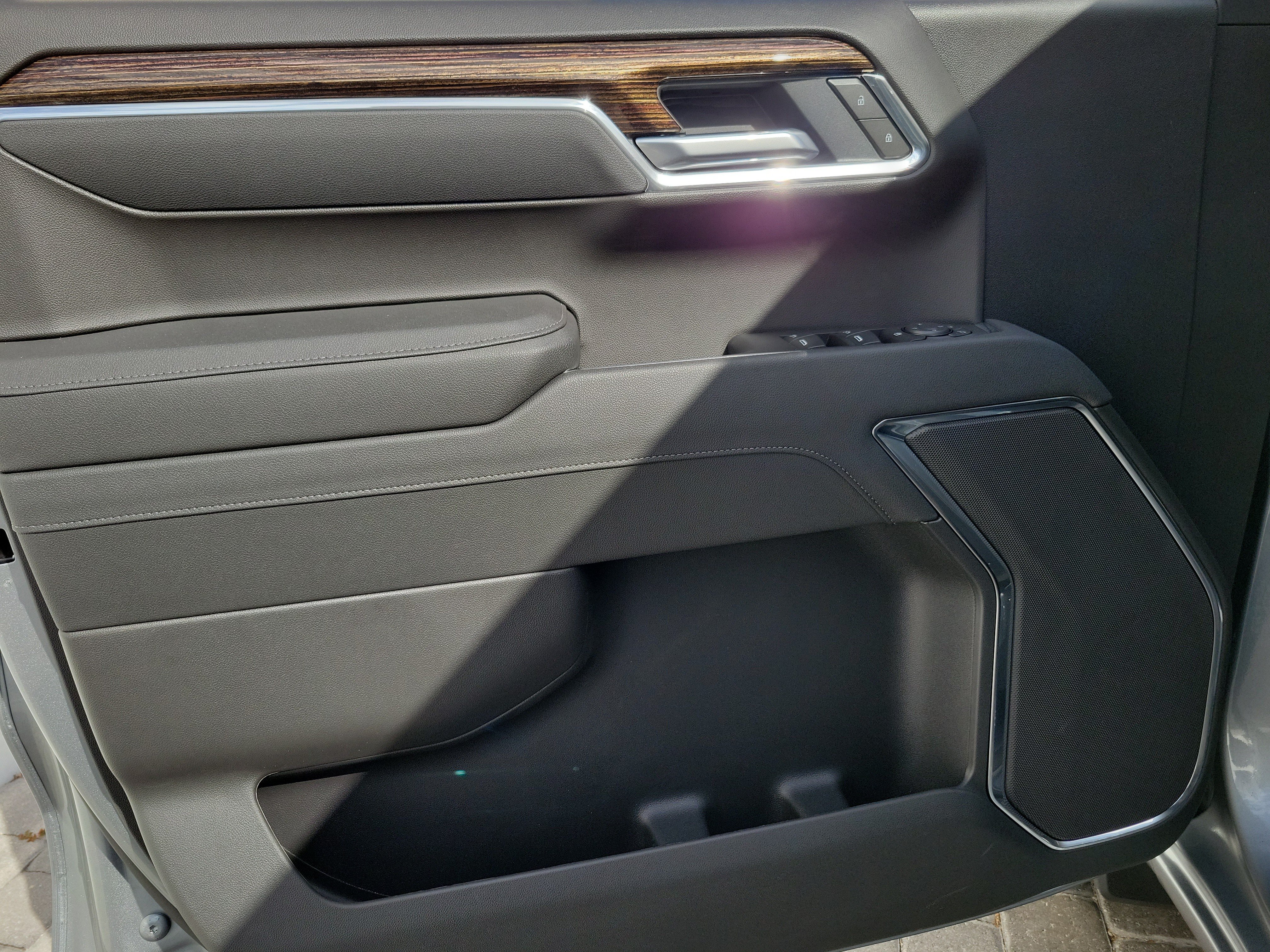 New 2026 GMC Sierra 1500 SLE AWD/4WD image 17
