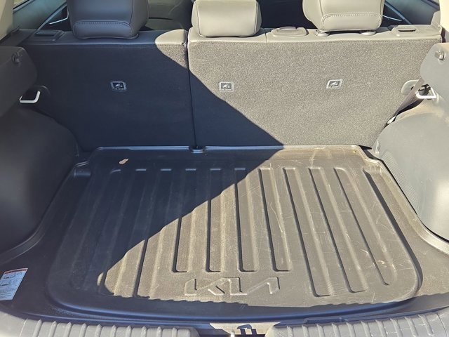 Used 2023 Kia Niro EX Touring image 9