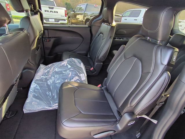 New 2026 Chrysler Pacifica Select FWD image 29