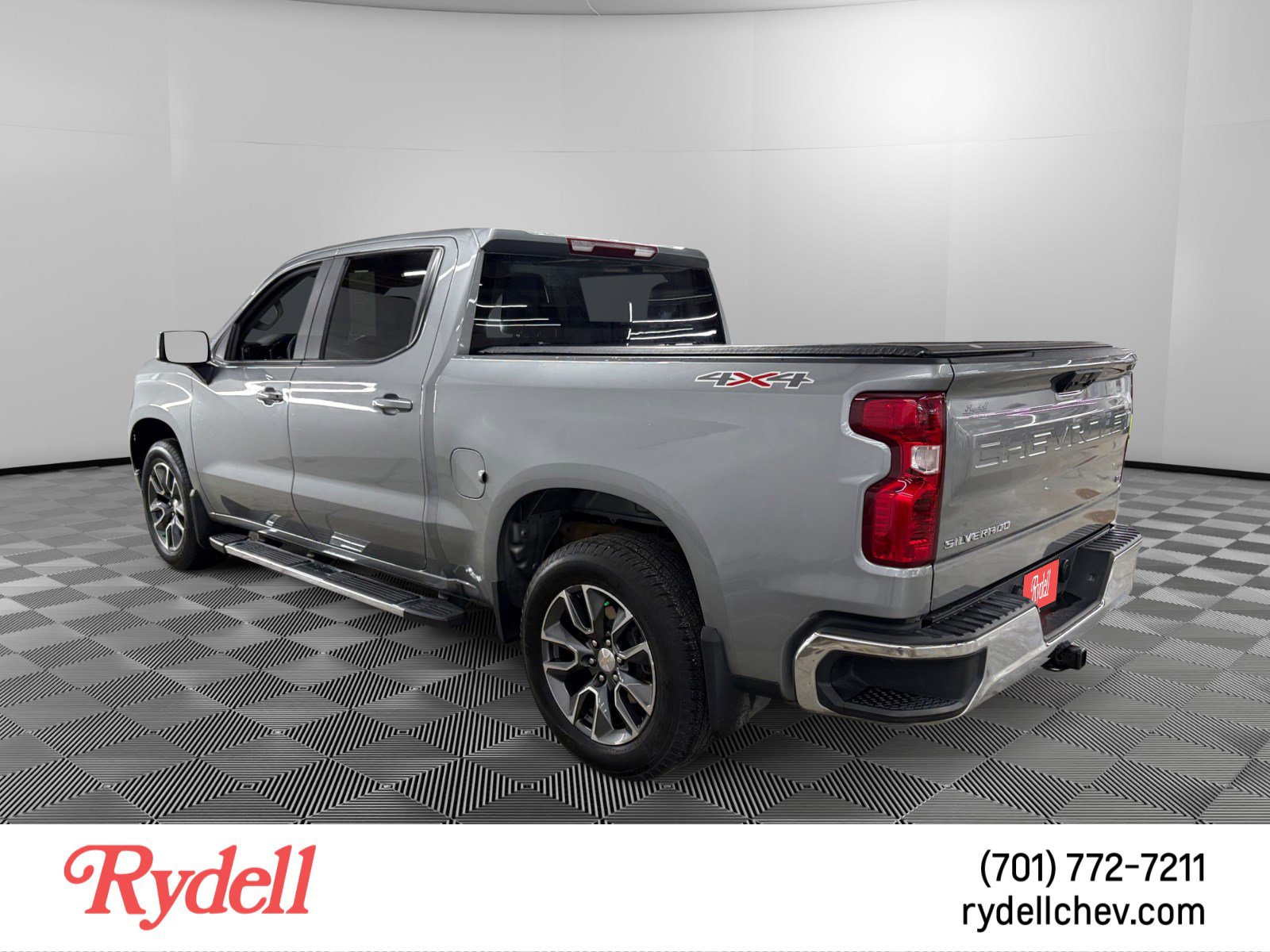 Used 2023 Chevrolet Silverado 1500 LT AWD/4WD image 3