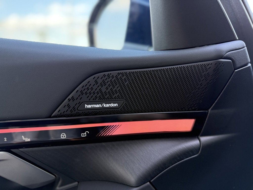 Used 2025 BMW i5 eDrive40i w/ Premium Package image 6