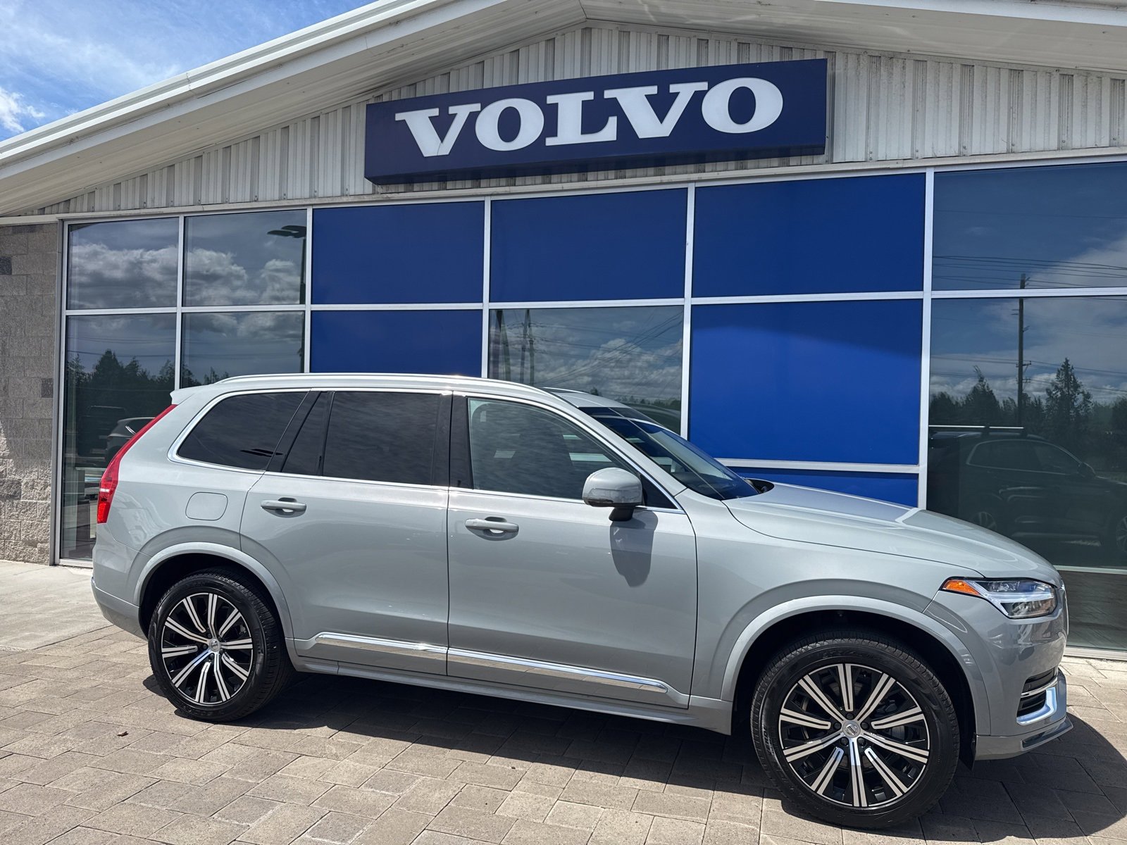 Used 2025 Volvo XC90 B5 Core image 7