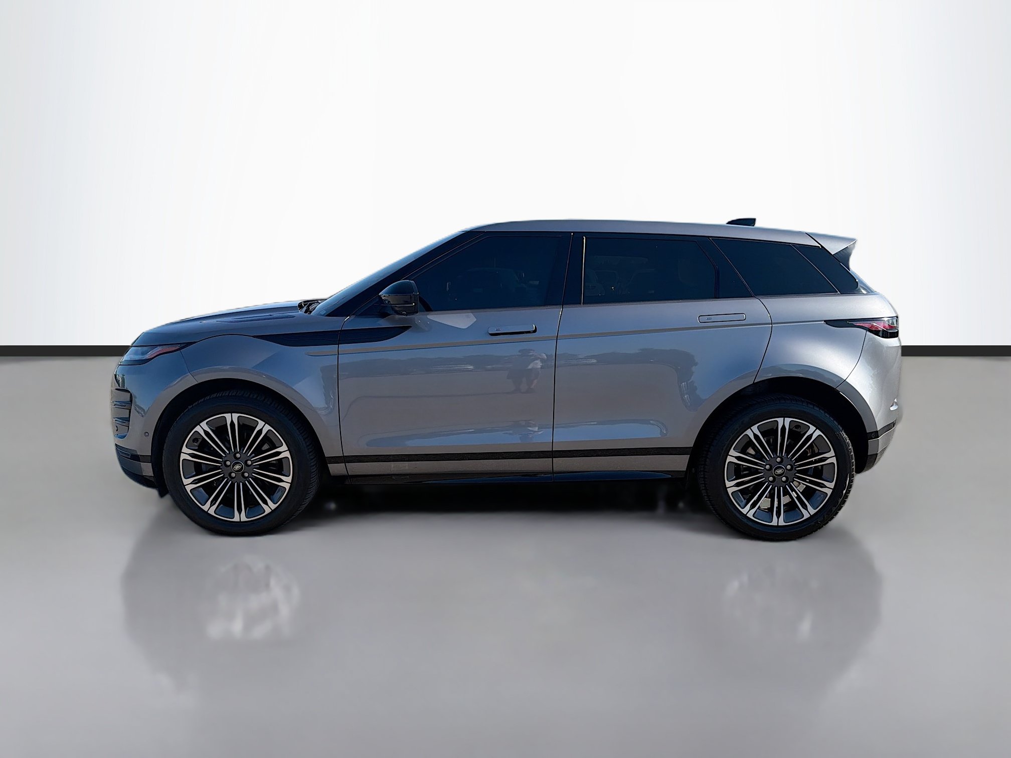 Used 2024 Land Rover Range Rover Evoque Dynamic SE AWD/4WD image 2