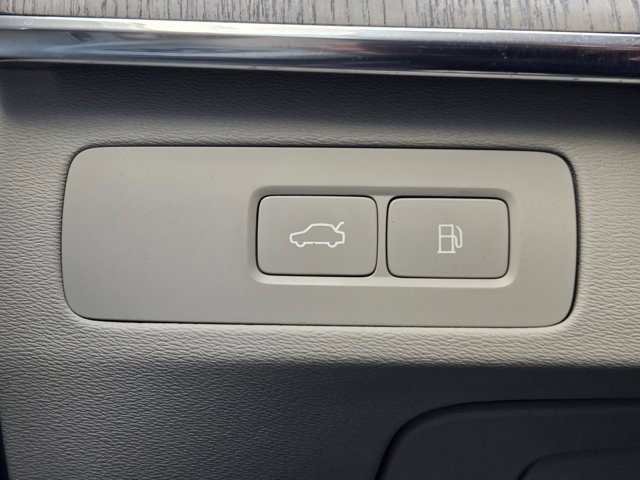 Used 2025 Volvo XC90 T8 Ultra w/ Protection Package Premier image 22