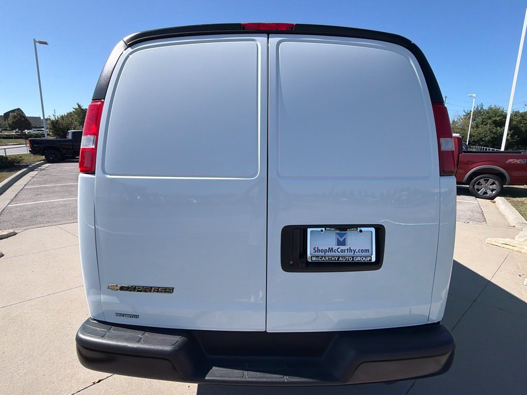 Used 2025 Chevrolet Express 2500 Extended w/ Driver Convenience Package RWD image 17