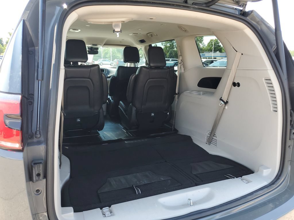 Used 2022 Chrysler Pacifica Touring-L FWD image 32