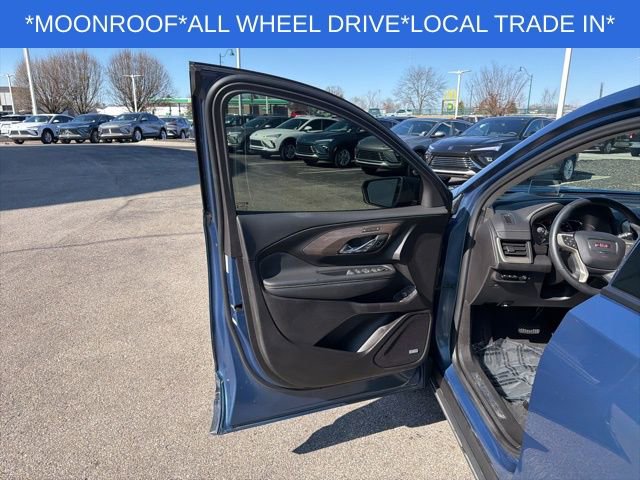 Used 2024 GMC Terrain Denali w/ Denali Premium Package image 25