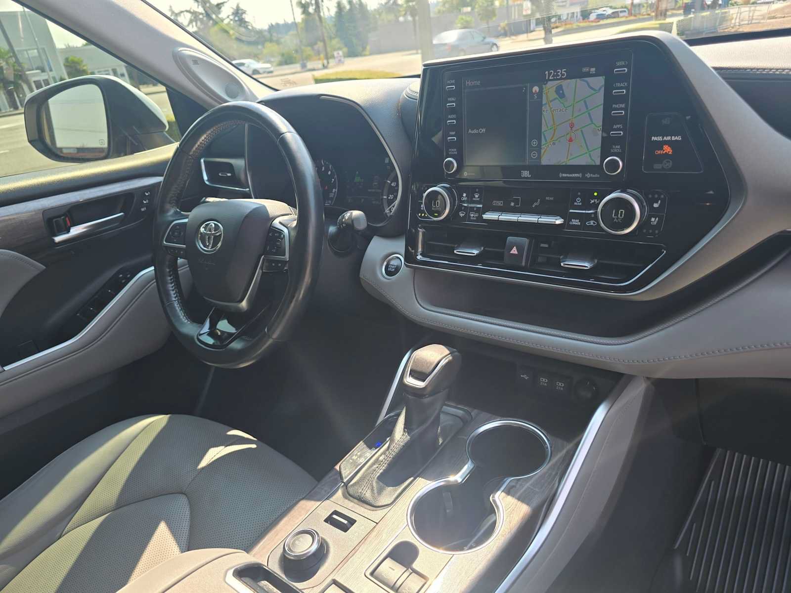 Used 2021 Toyota Highlander Limited AWD/4WD image 8