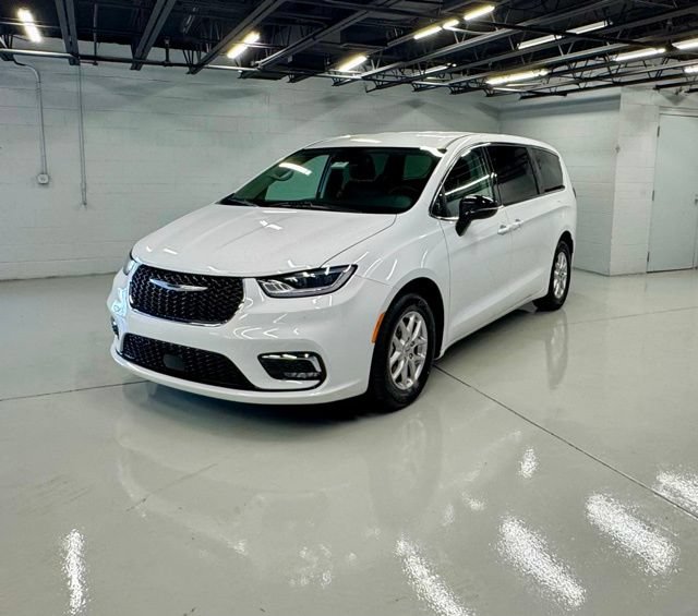 Used 2024 Chrysler Pacifica Touring-L