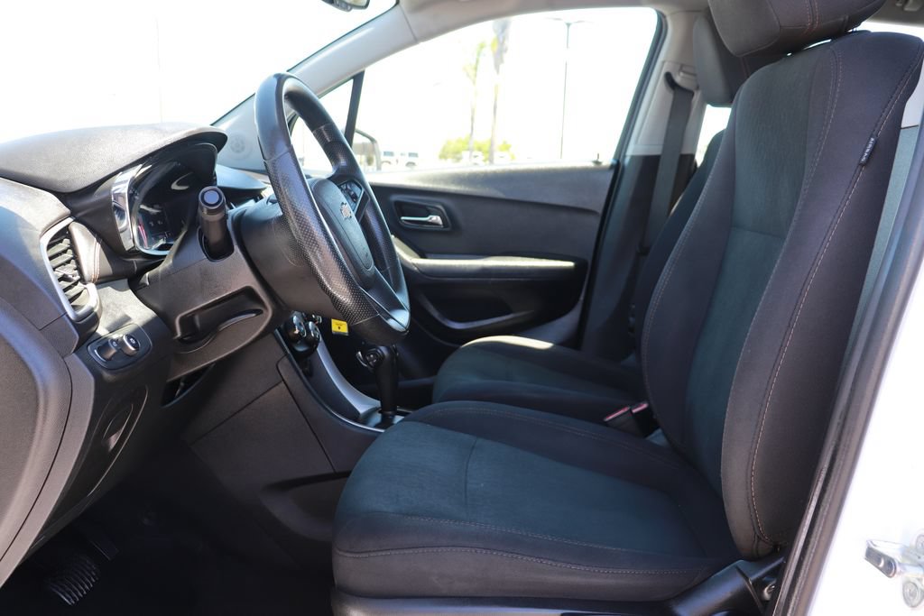 Used 2020 Chevrolet Trax LS FWD image 11