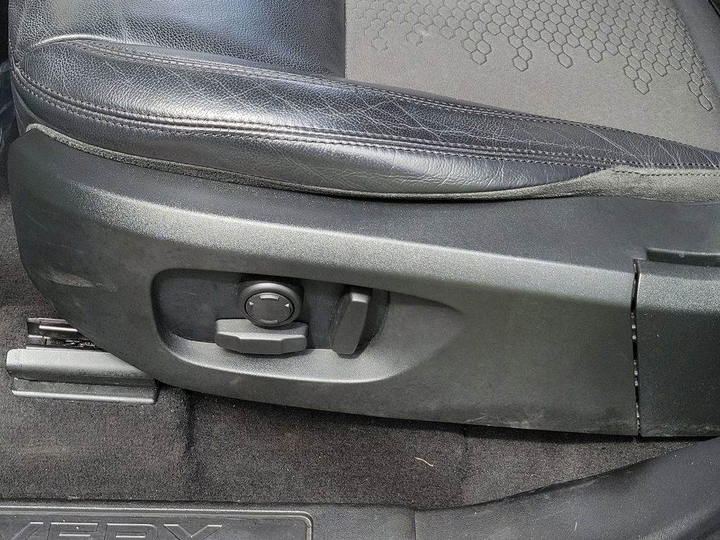 Used 2018 Land Rover Discovery Sport SE image 24