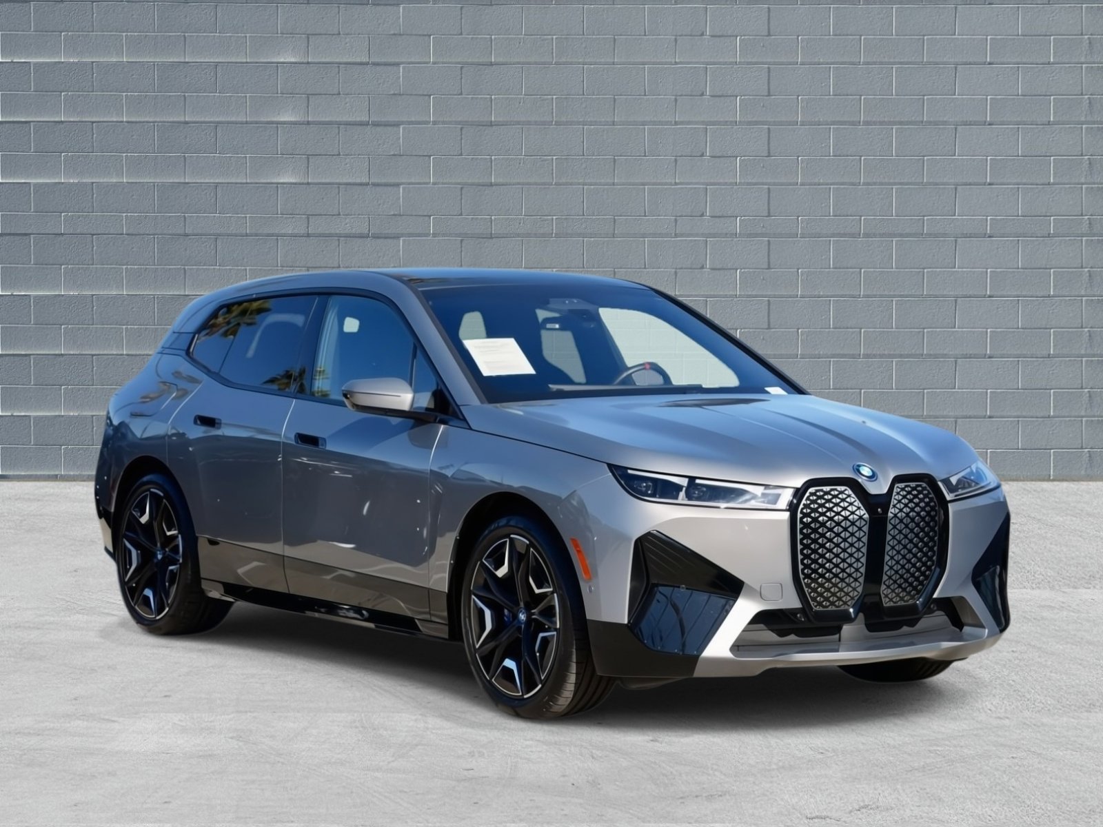 Used 2025 BMW iX M60 image 1