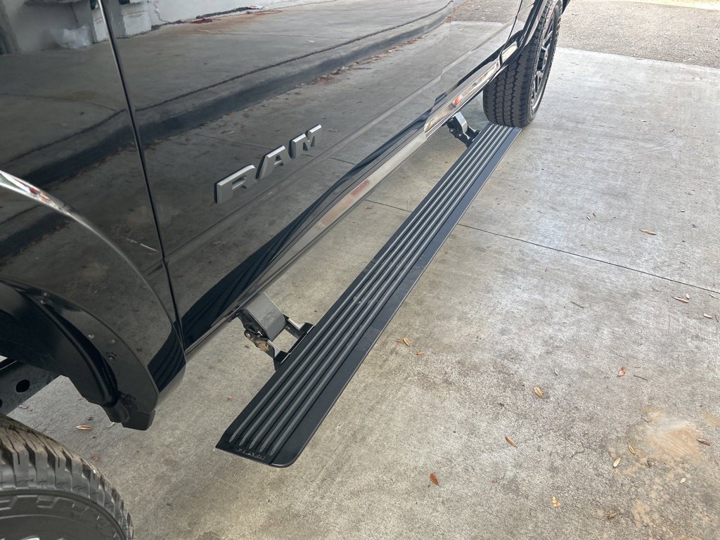 Used 2025 RAM 2500 Limited AWD/4WD image 23