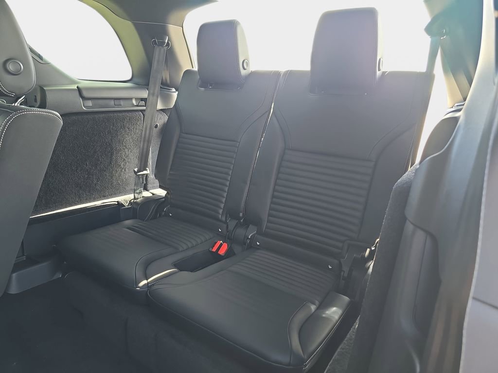 New 2026 Land Rover Discovery Limited Edition AWD/4WD image 12