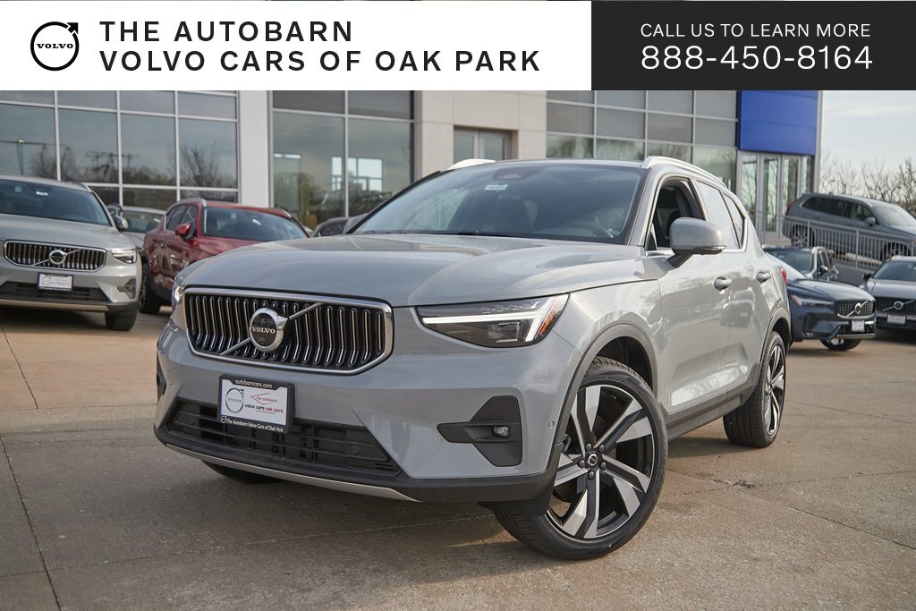 New 2025 Volvo XC40 B5 Plus w/ Climate Package
