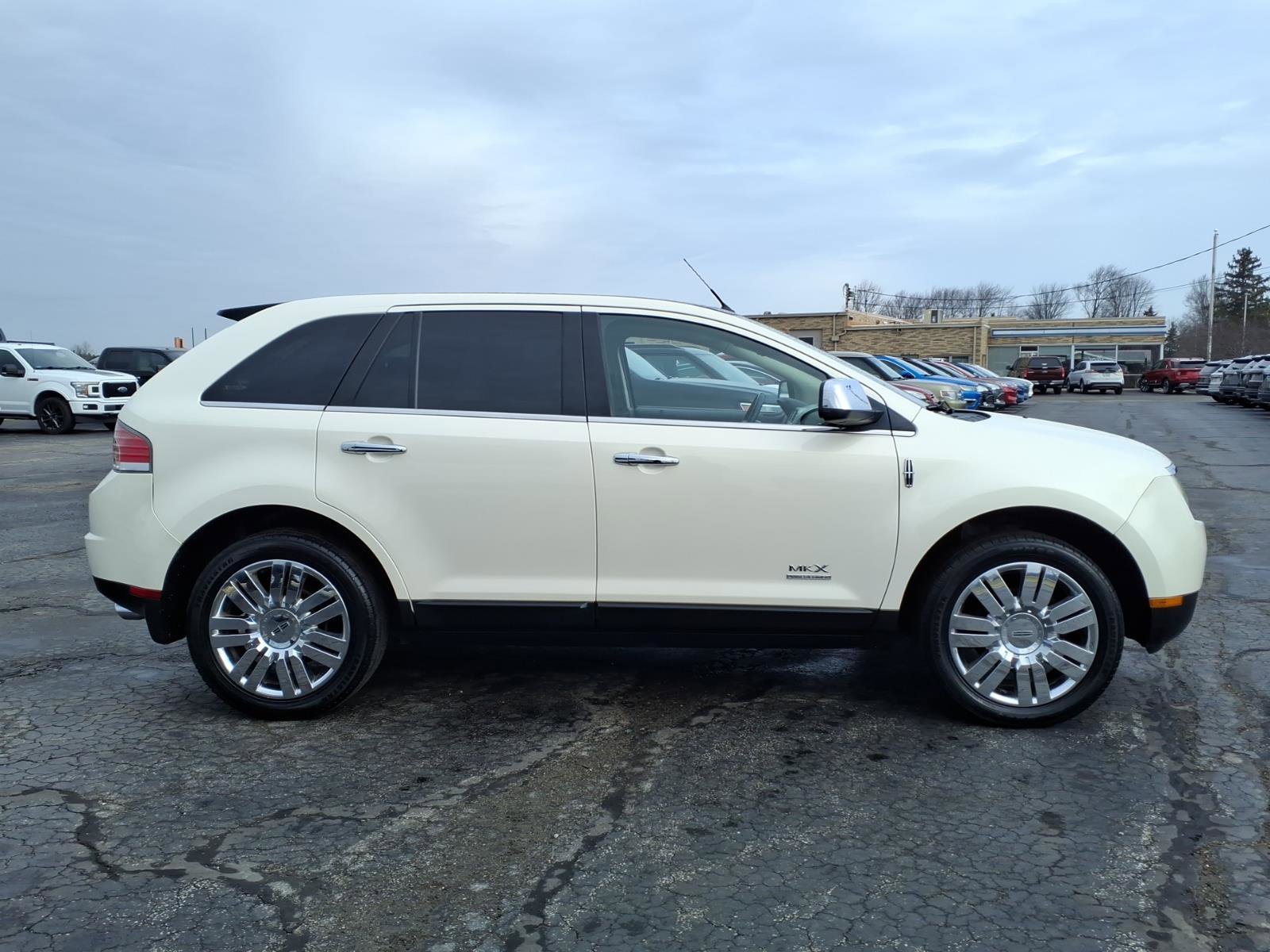 Used 2008 Lincoln MKX FWD image 2