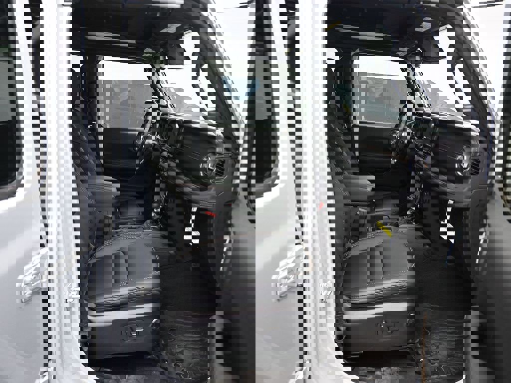 New 2024 Jeep Wrangler Unlimited Sahara w/ Technology Group image 27