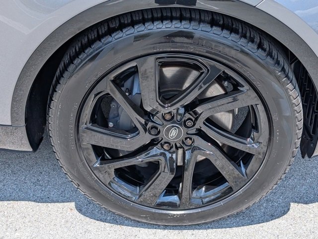 Certified 2024 Land Rover Discovery Dynamic SE image 30