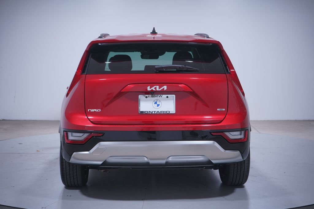 Used 2025 Kia Niro SX Touring image 5
