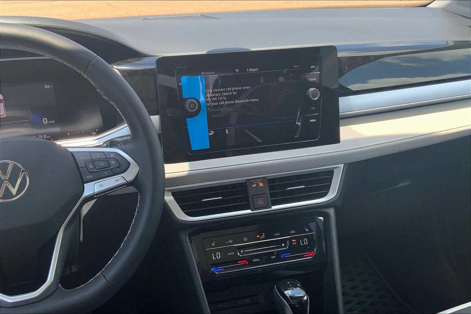 Used 2025 Volkswagen Taos SE AWD/4WD image 6