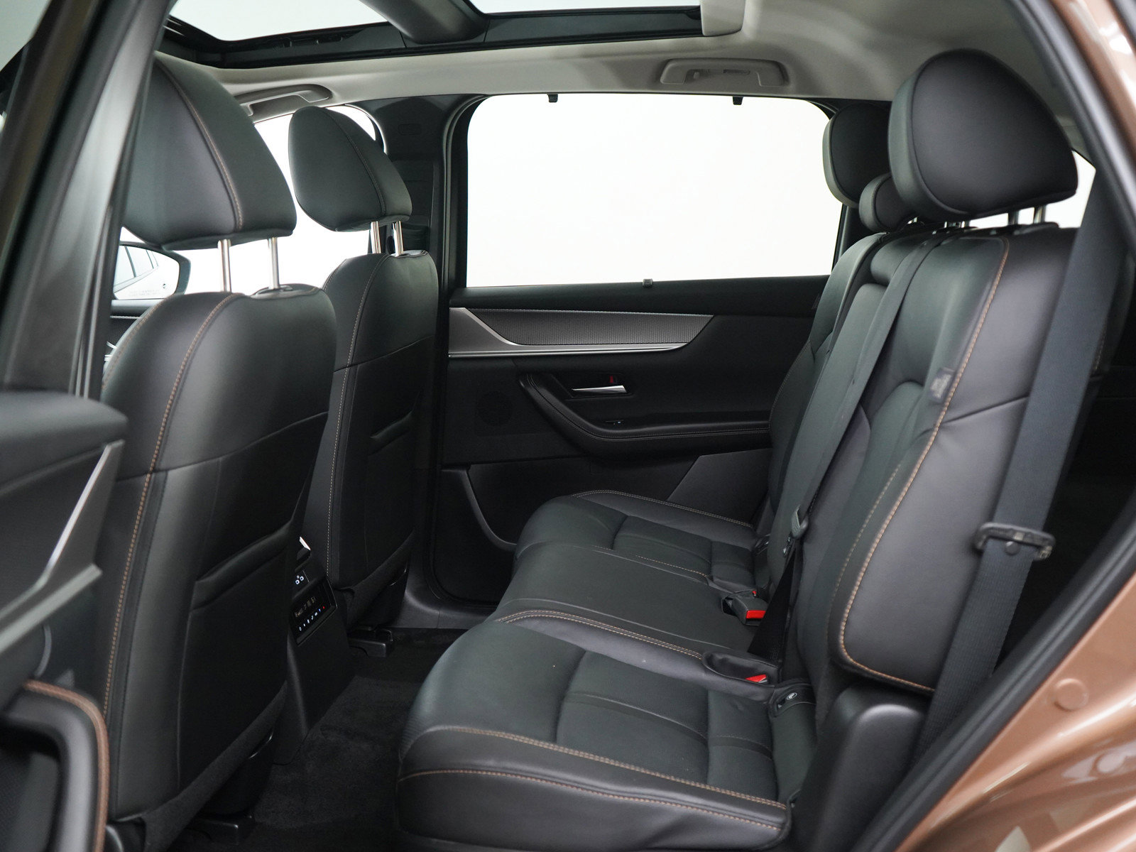 Certified 2025 MAZDA CX-70 Plug-In Hybrid w/ Premium Pkg image 18