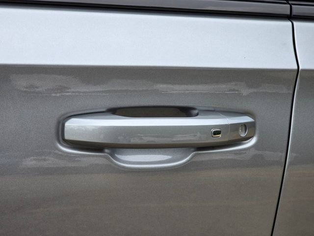 Used 2024 GMC Yukon AT4 w/ Technology Package AWD/4WD image 7