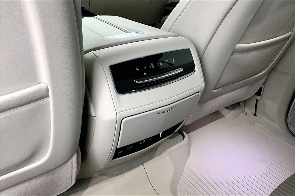 Used 2026 Cadillac Escalade Platinum Sport w/ LPO, Floor Liner Package AWD/4WD image 30