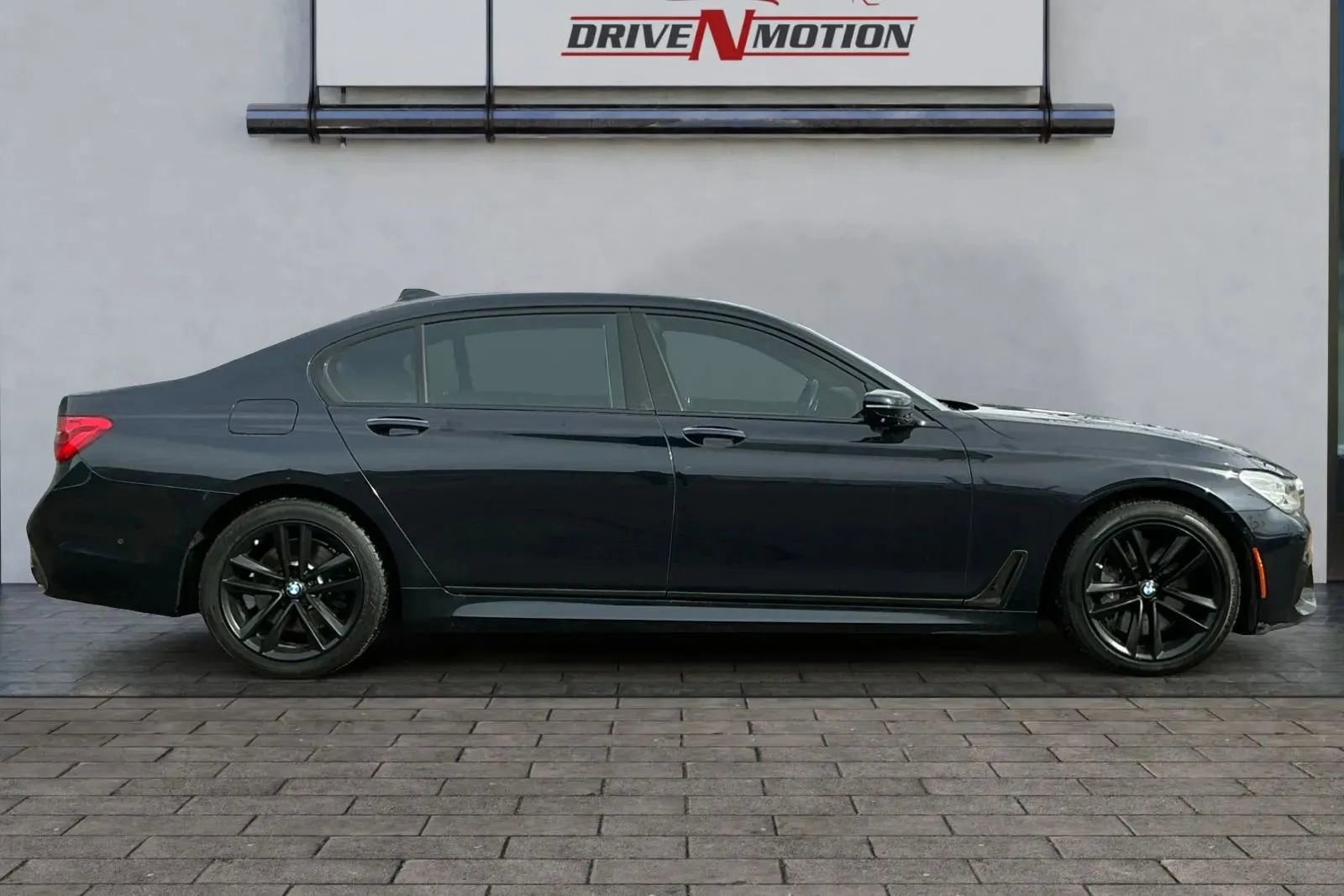 Used 2016 BMW 750i xDrive image 3