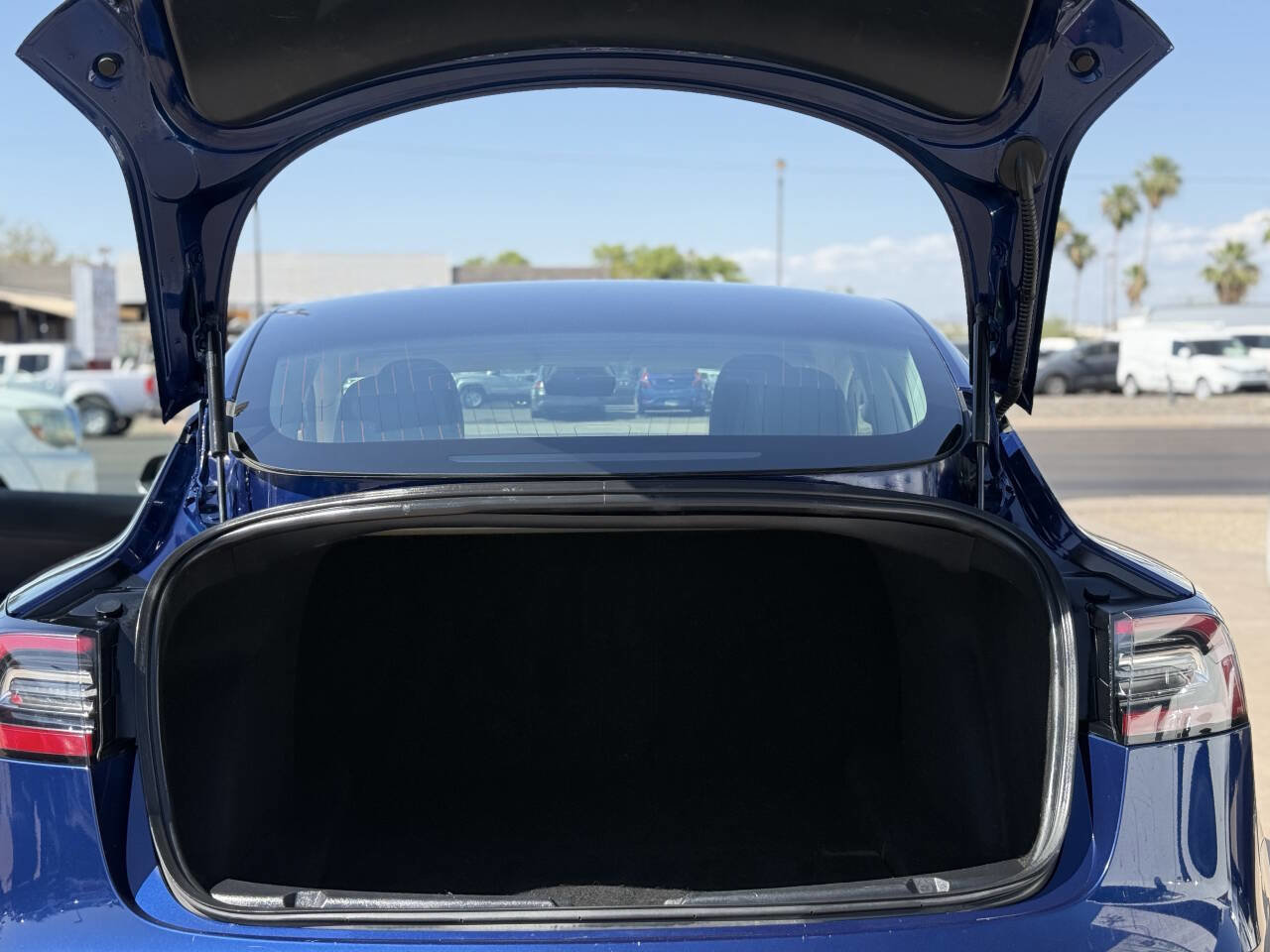 Used 2018 Tesla Model 3 Long Range RWD image 11